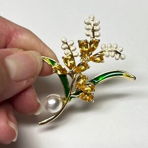 Brooch- flower, elegant, sparkling, NIP, golden rhinestones,  1.7 x2”, bling